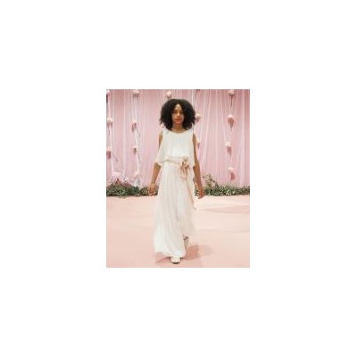 Macacão em cetim e renda 