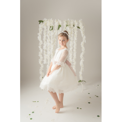 Vestido em tule e renda com...