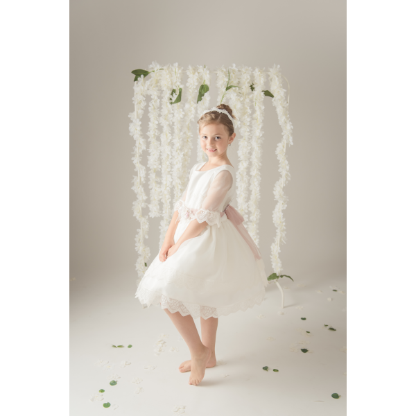 Vestido em tule e renda com aplique flor 